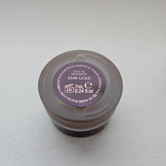 Charlotte Tilbury Eyes to Mesmerize in Star Gold - Picture 3 of 7